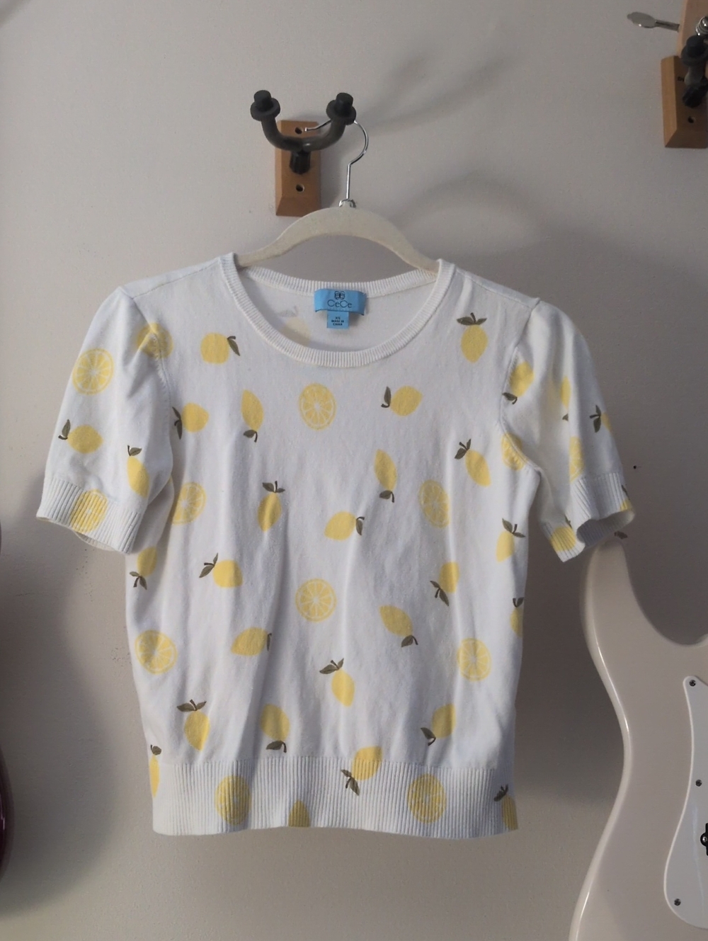 C&C California White Lemon Print Short Sleeve Sweater